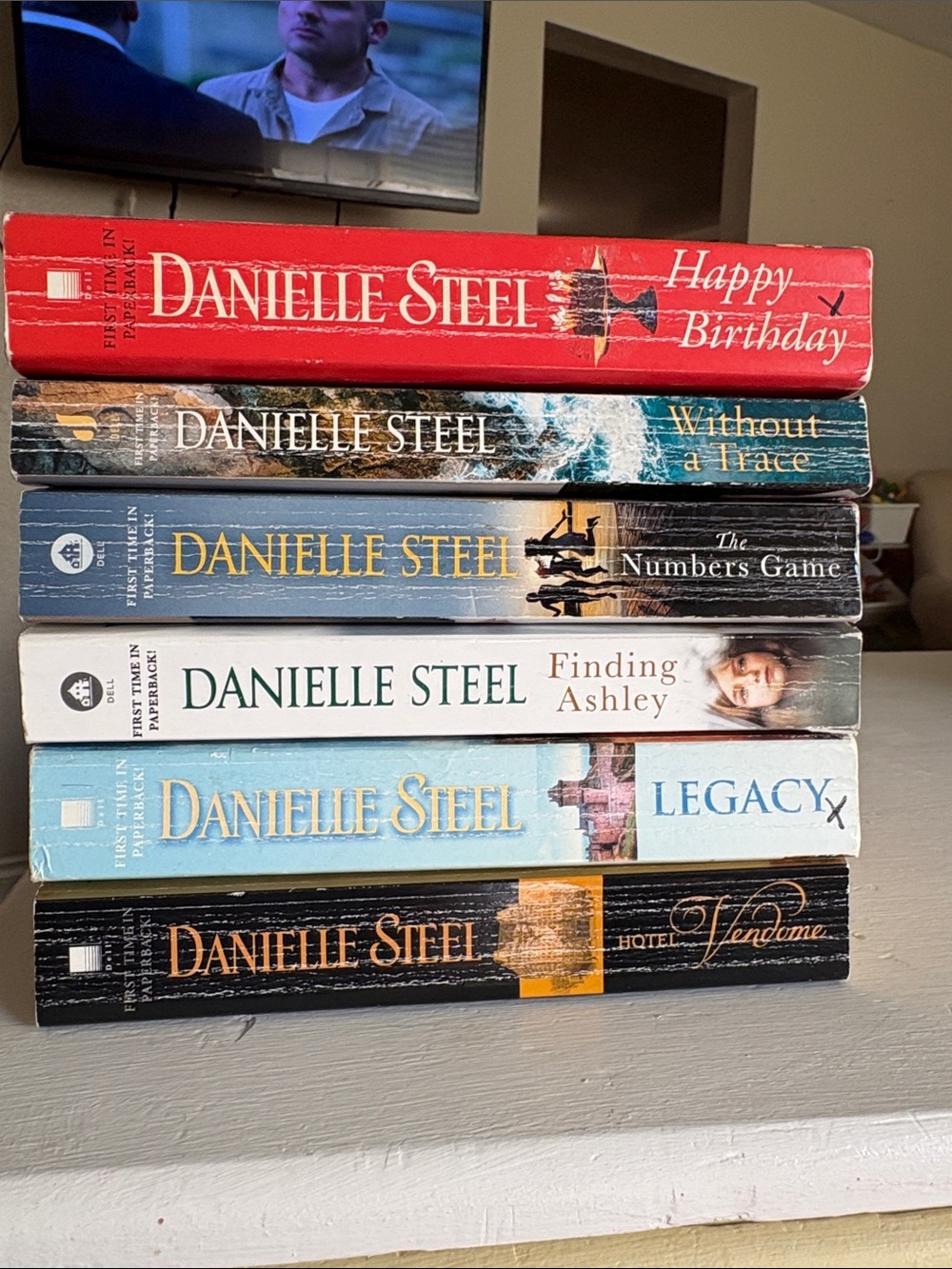 Danielle Steel Paperback Book Set - Mixed Colors (6-Book Stack)